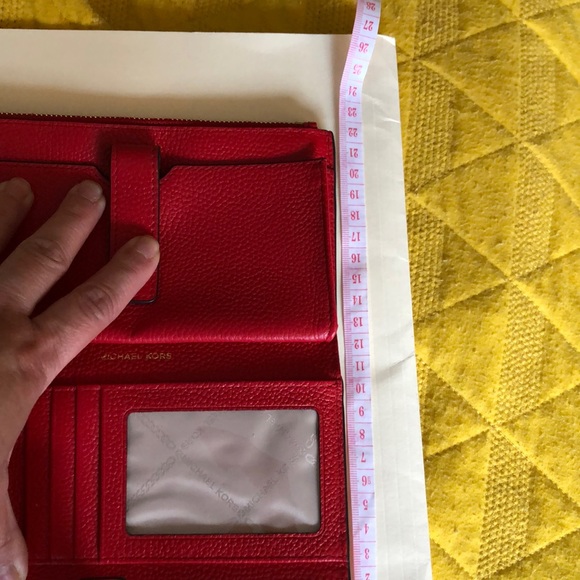 Flash Sale💥💥Michael Kors wallet/wristlet. Beautiful red!!!! Price firm - Picture 13 of 16